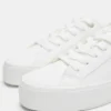 Zapatillas con suela gruesa y detalle