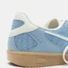 Zapatillas con textura retro