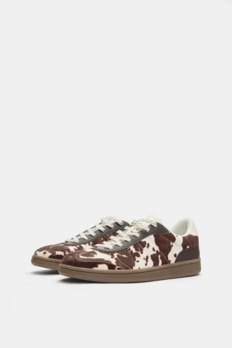 Zapatillas de piel con estampado de vaca Zapatillas de piel con estampado de vaca