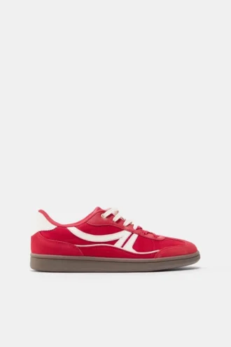 Zapatillas retro con detalles