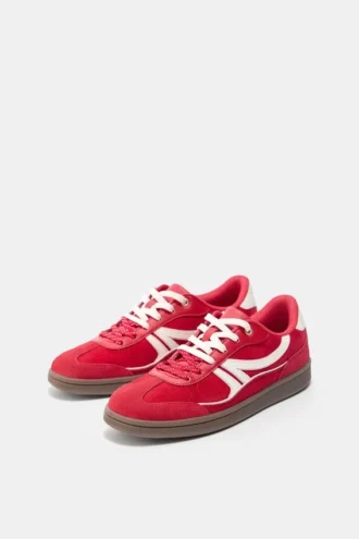 Zapatillas retro con detalles