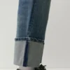 Zapatos con cordones desgastados