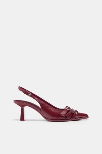 Zapatos de tacón con hebillas