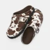 Zuecos de cuero con estampado de vaca de STWD Zuecos de cuero con estampado de vaca de STWD
